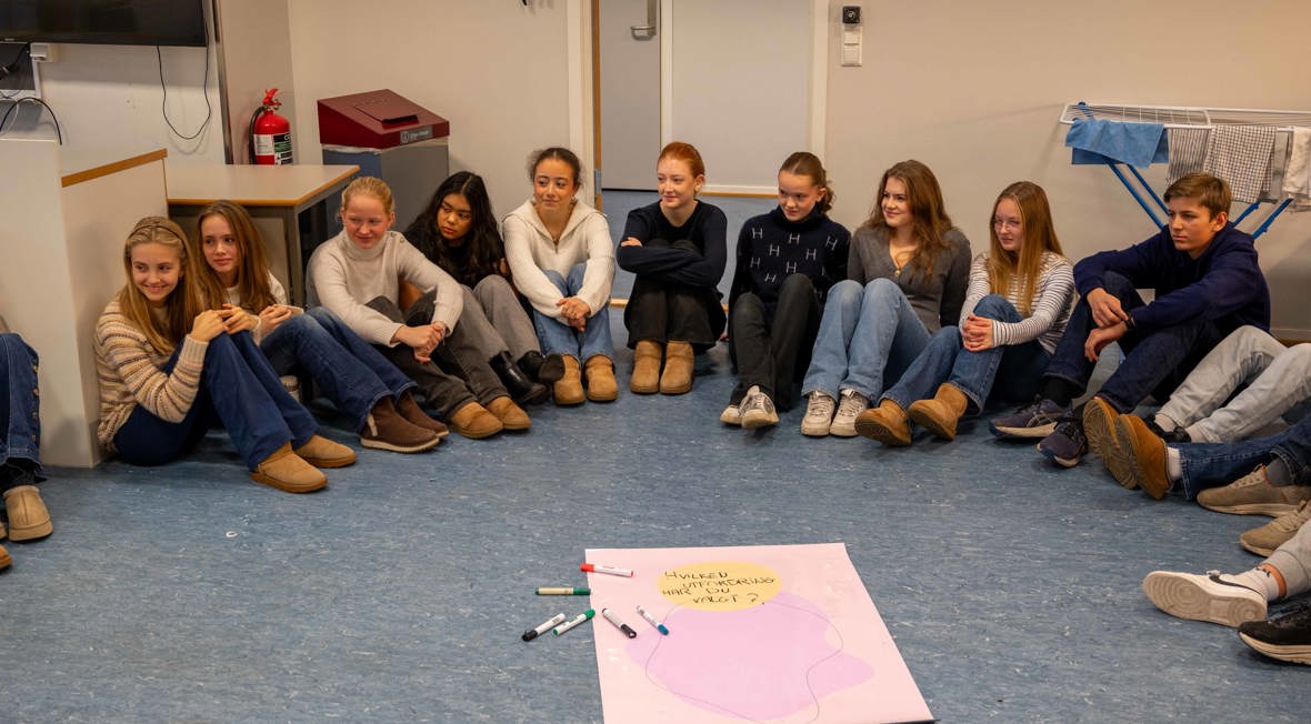 Elever ved Østerås skole med bærekraftsprosjekt.