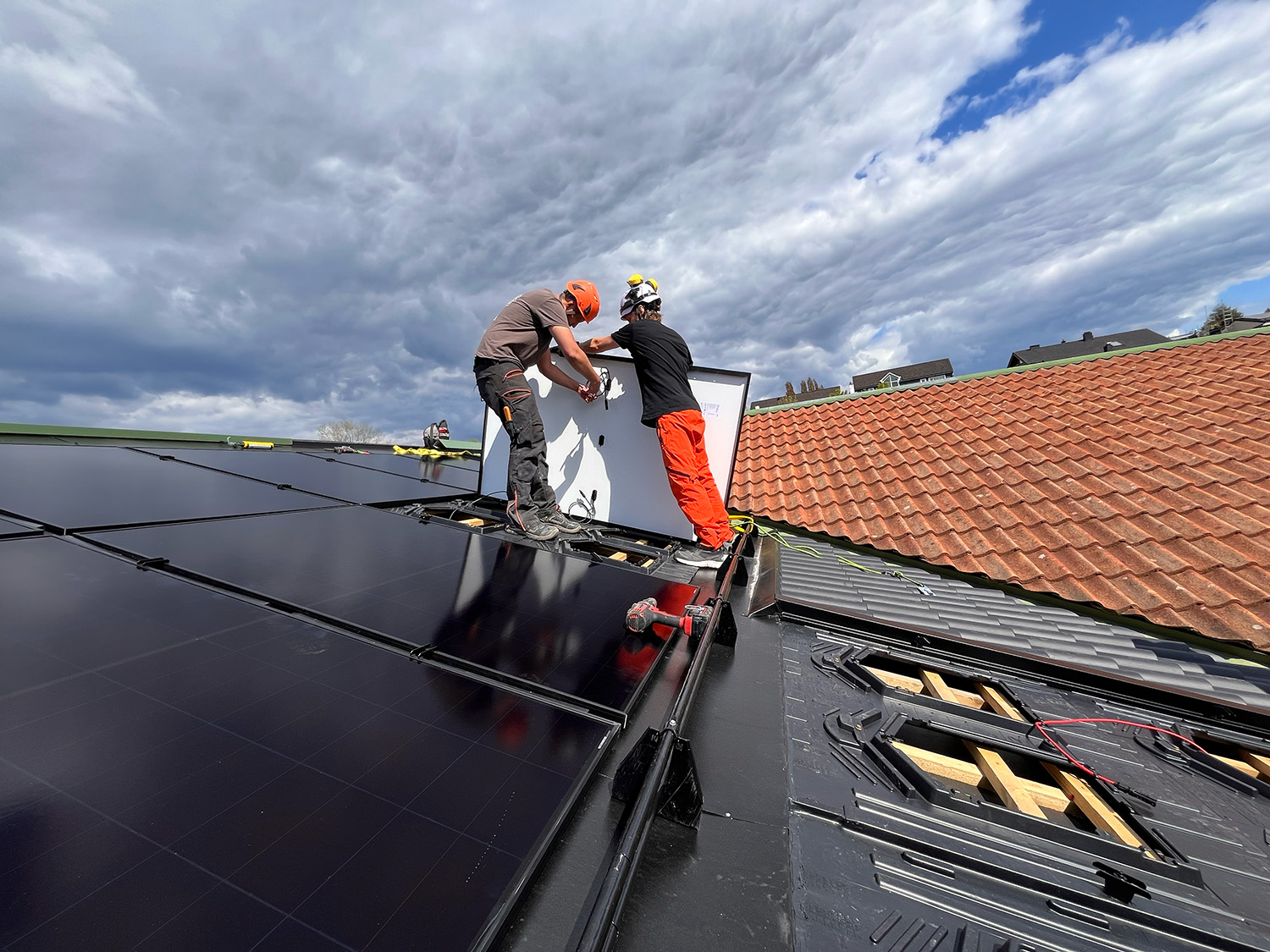 Nye solceller på taket av Lønnås helsehus og rehabilitering. Anlegget ble montert sommeren 2026.