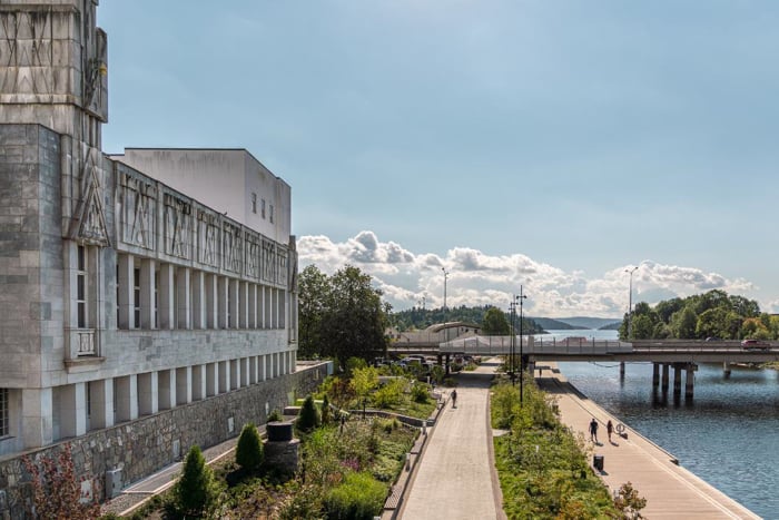 Rådhuset i Sandvika og Elvepromenaden