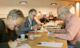 Panelister skriver.  miniatyrbilde